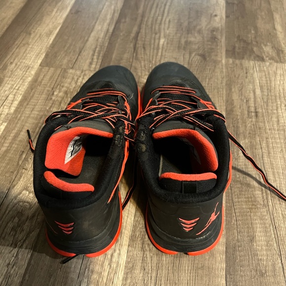 Youth Jordans size 5. Slightly worn, wear shown in pictures - Picture 2 of 2